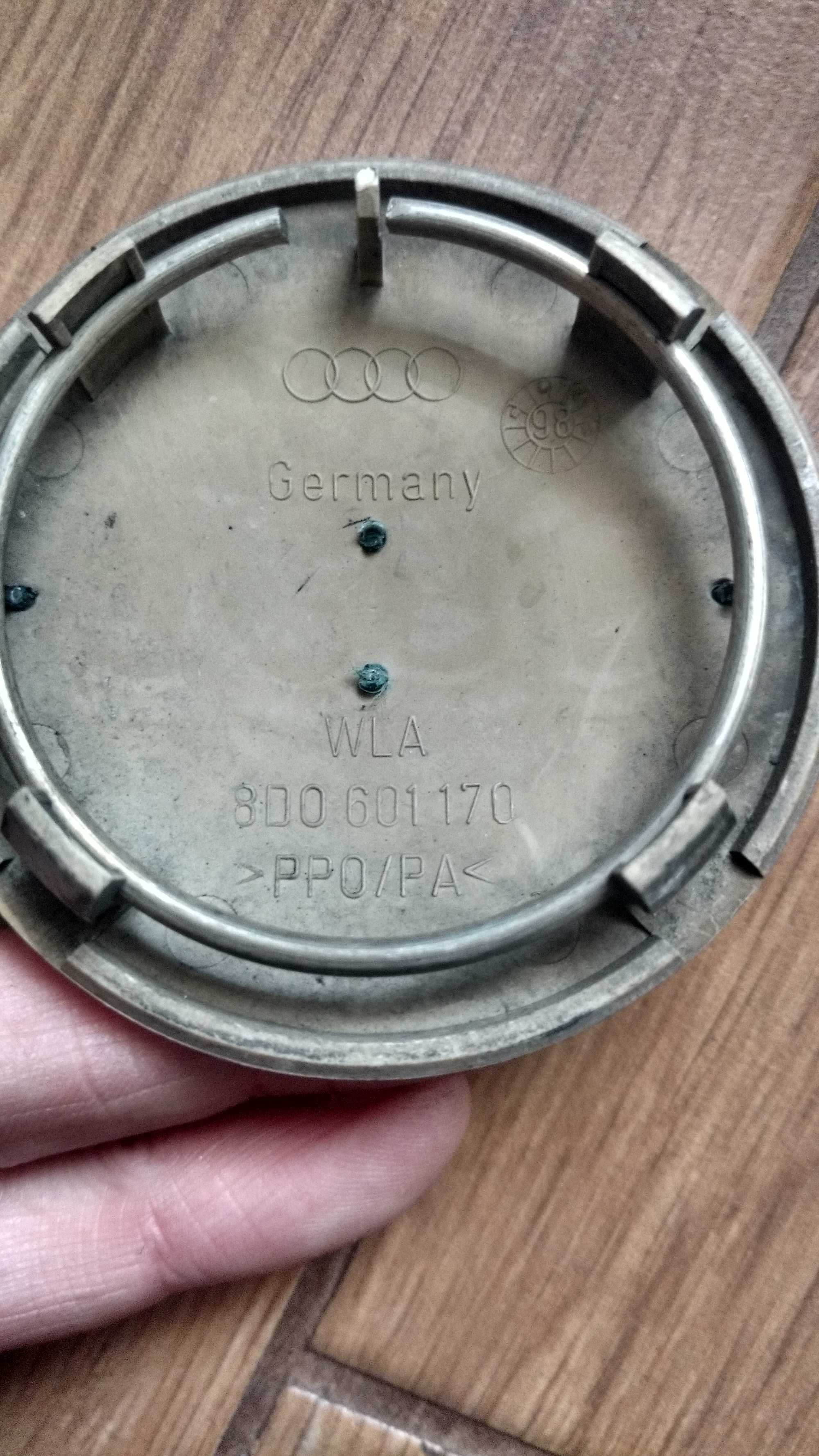 Dekielek alufelgi Audi 8D0.601.170  oryginał 68mm x 56mm na sztuki