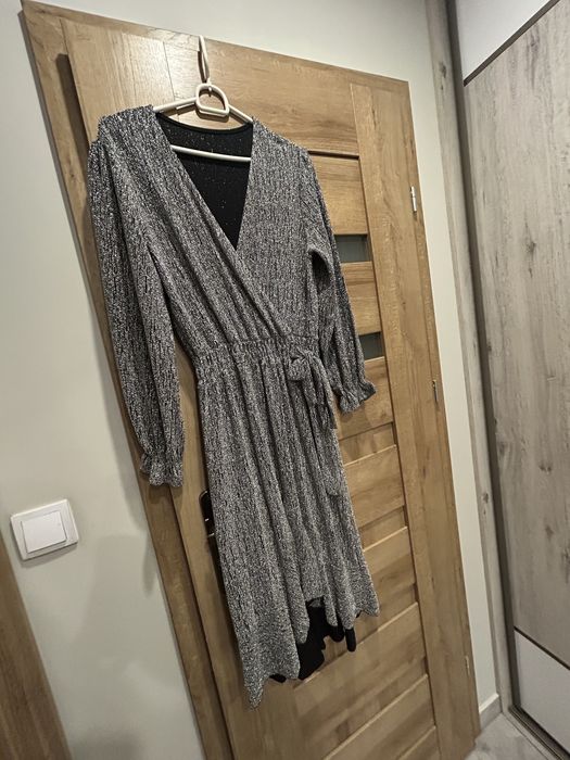 Sprzedam piękną sukienkę Srebrną