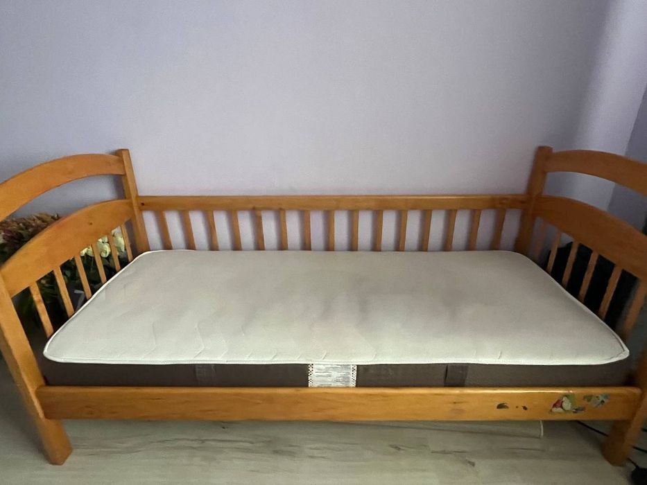 Односпальне ліжко з матрацом