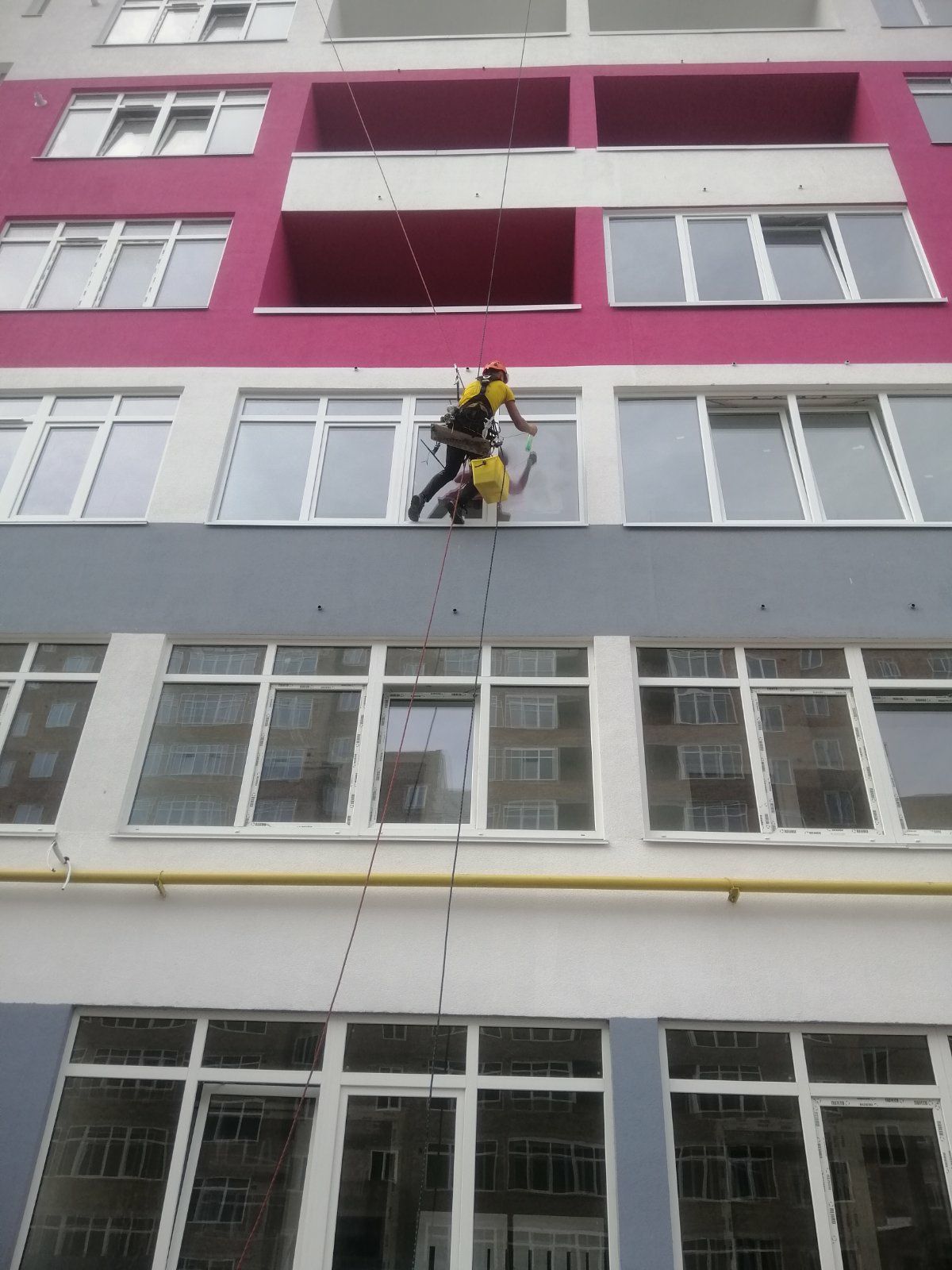 Миття вікон Мийка вікон балконів фасадів Клінічно