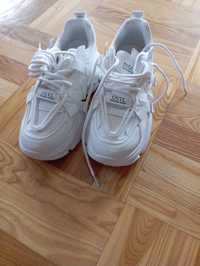 Białe sneakersy damskie 39