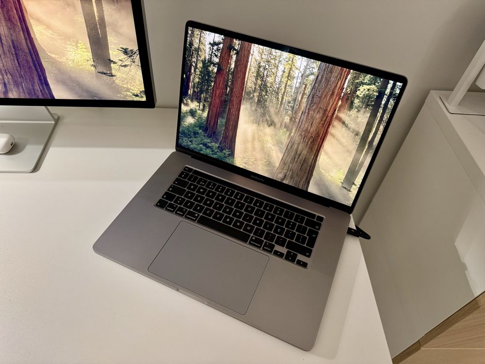 MacBook Pro i9, 64 GB Ram
