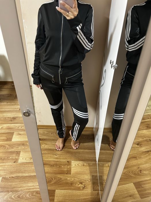 Костюм женский спортивный