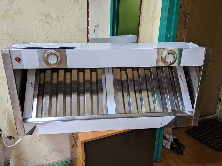 Зонт, вытяжка, пристенный вытяжной с жироуловителями