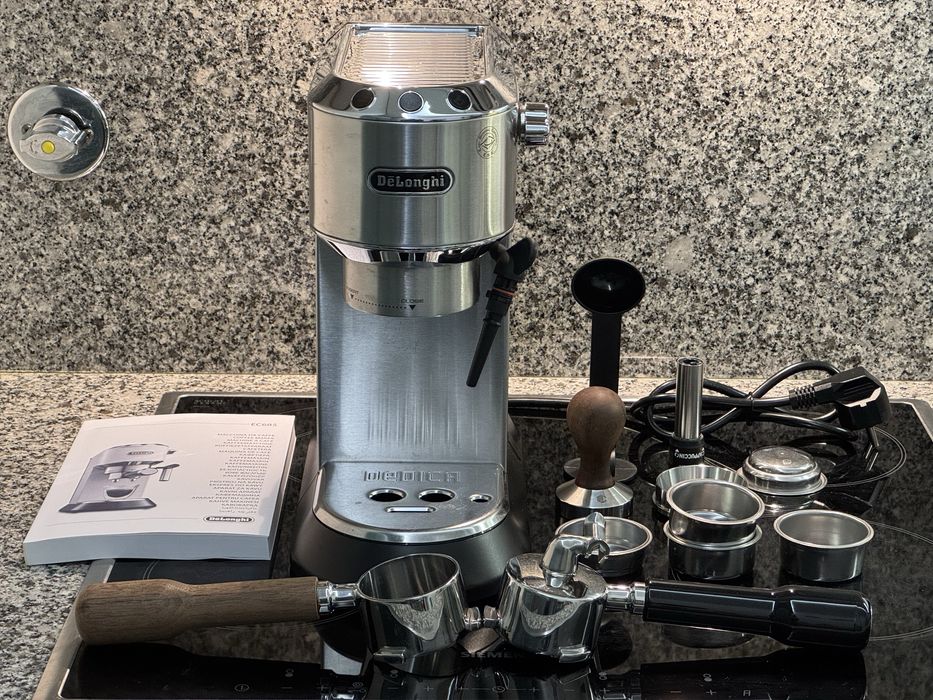 De’Longhi Dedica EC685 + acessórios “barista”