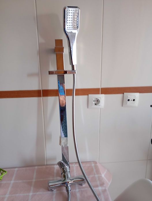 Coluna de duche como nova