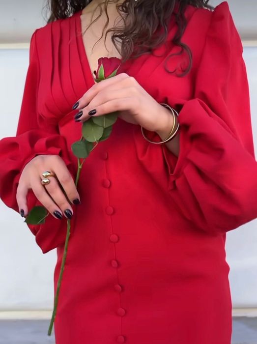 Czerwona krótka sukienka z guziczkami bufiaste rękawy 34 xs