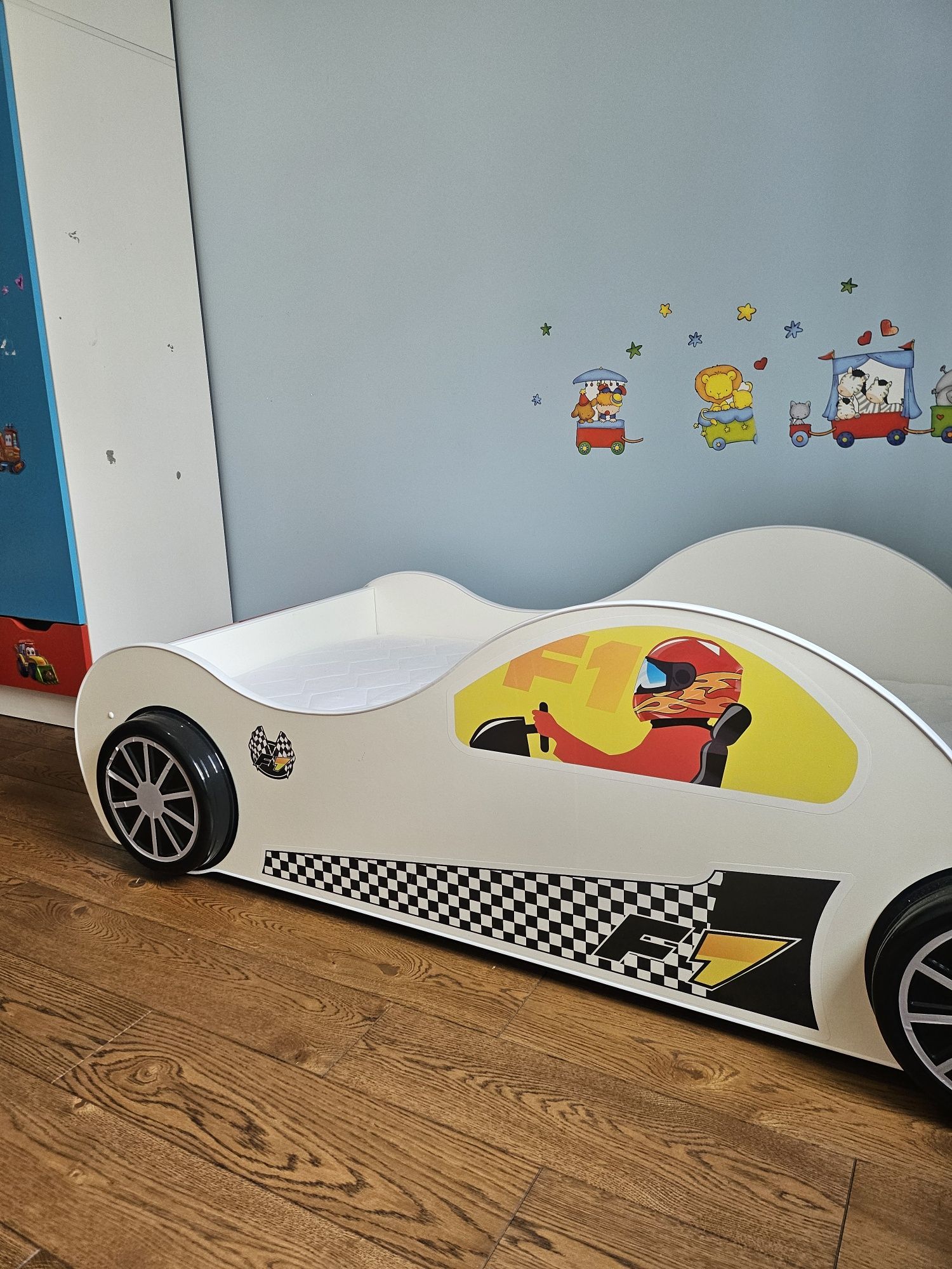 Łóżeczko chłopięce samochód F1