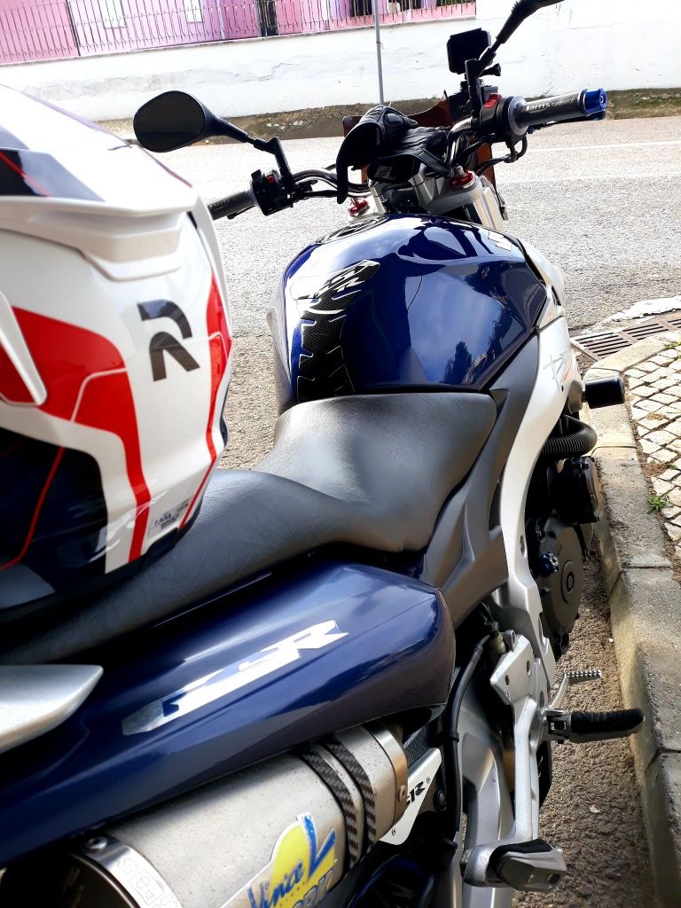 Suzuki GSR 600 naked