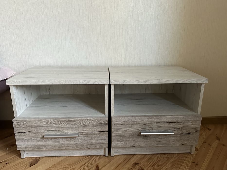 Комод з широкими шухлядами і тумби 2 шт. Має деякі недоліки