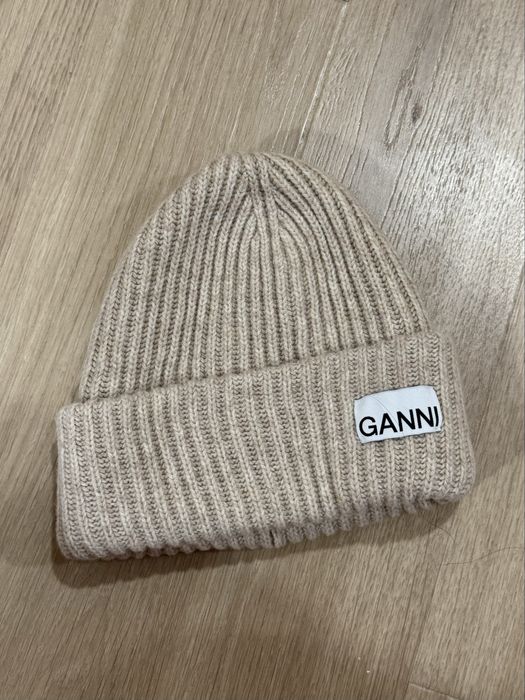 Новая шерстяная шапка Ganni