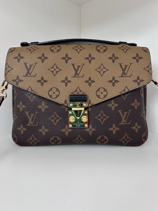 Сумка Louis Vuitton Pochette Metis Reverse