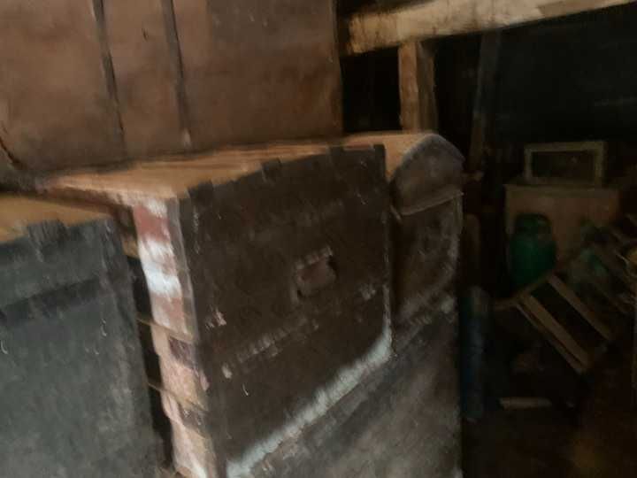 Malas e baus  antigas para decoração