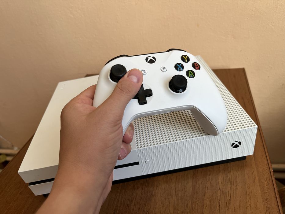 Продам свій Xbox one 1tb в гарному стані