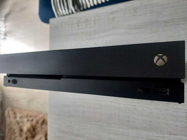 Konsola Xbox One X 1 TB  bdb