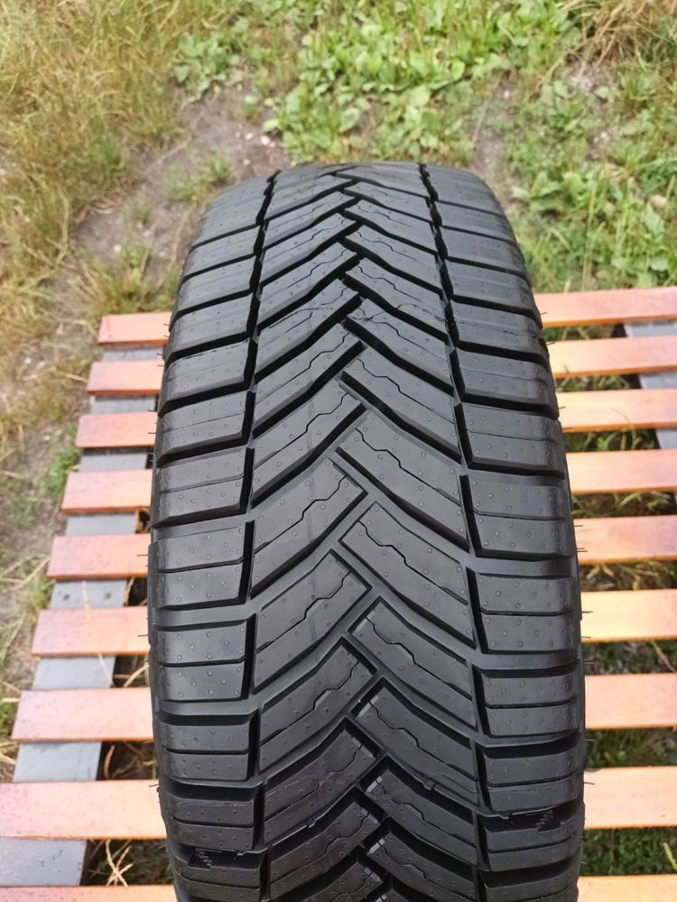 235/65/16с Michelin Agilis CrossClimate 235/65 R16C 115R