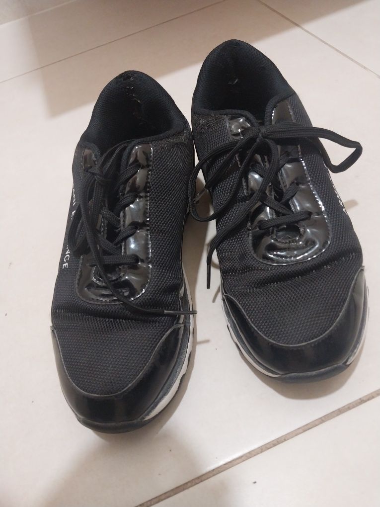 Продам кросівки Armani