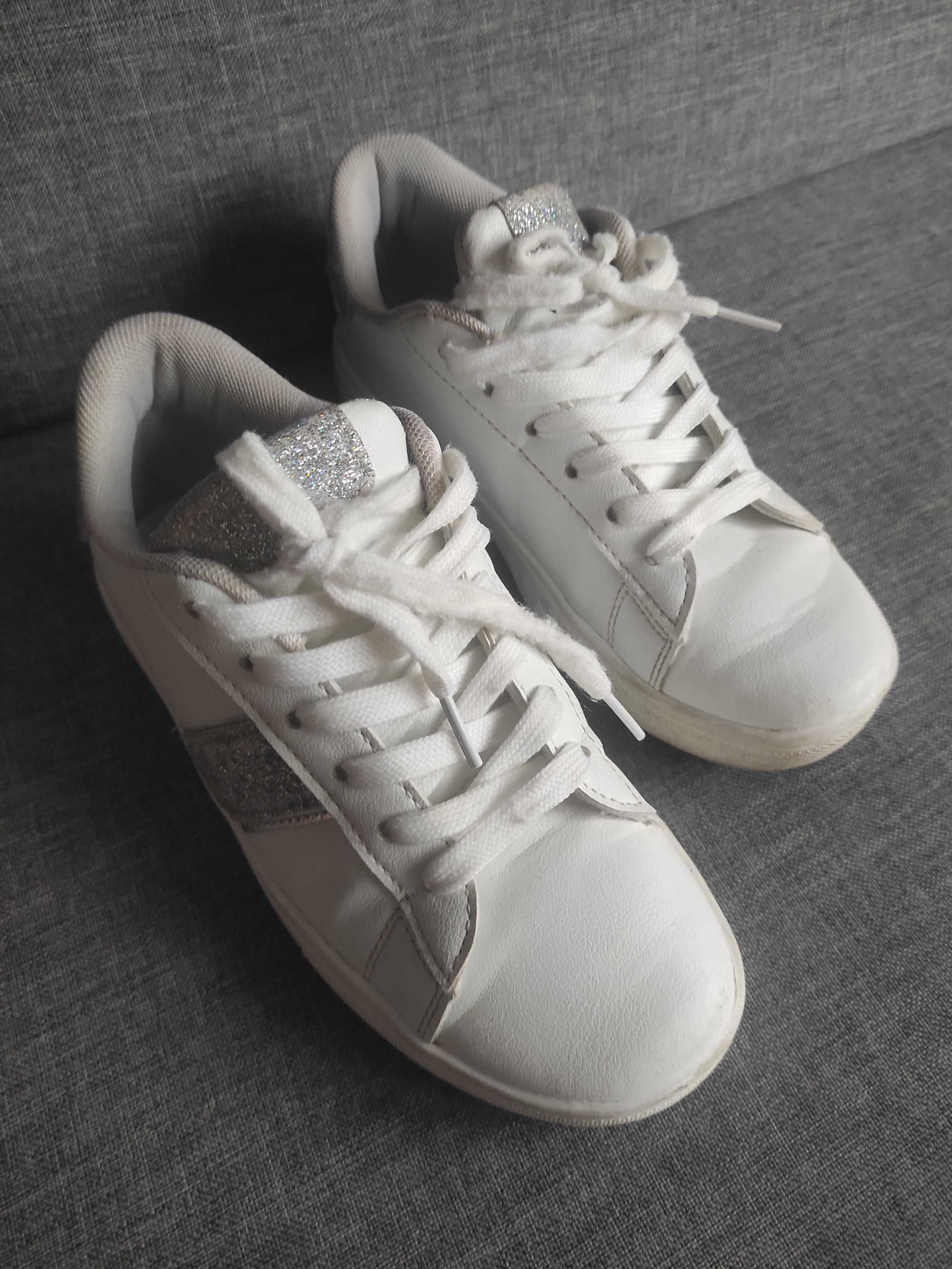 Sneakersy sportowe białe skórzane srebro  komunia Primark roz 35
