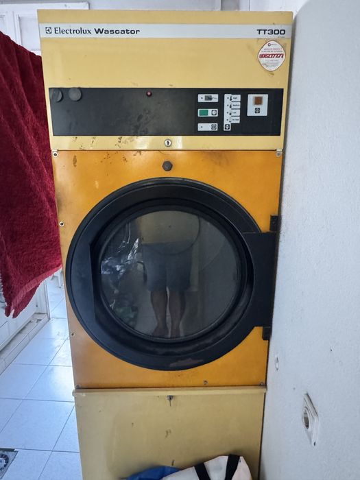 Vende-se varias maquinas de lavandaria