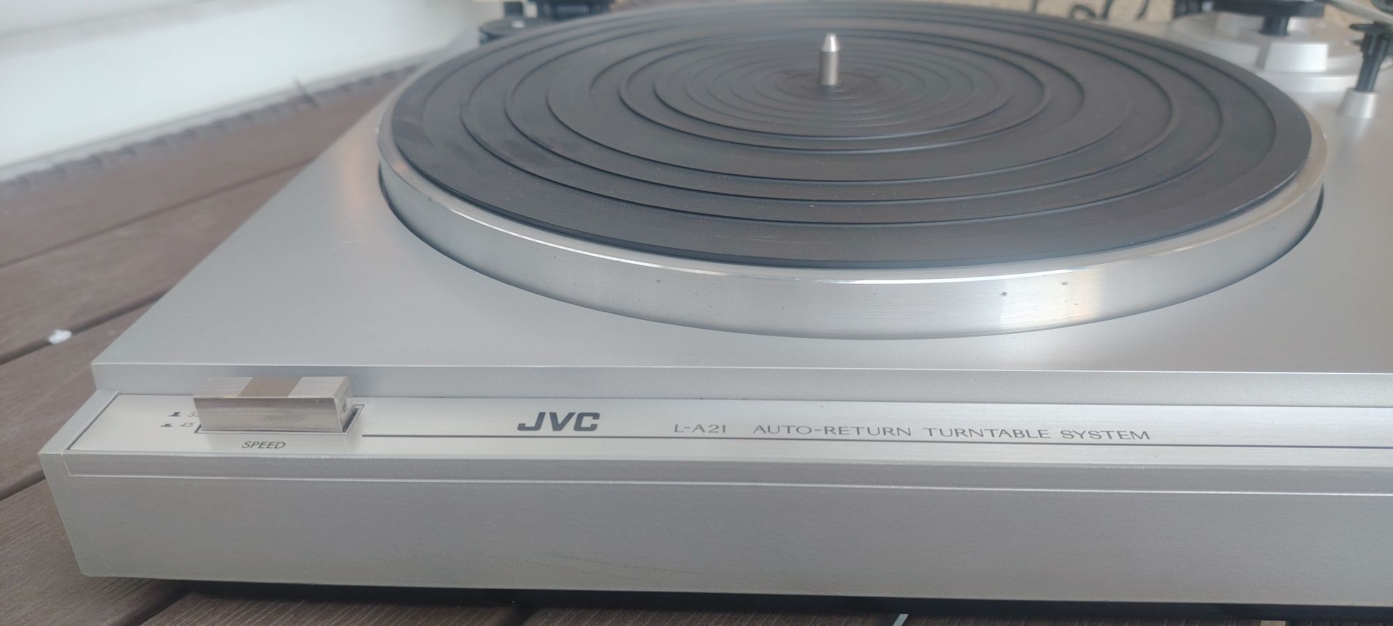 Gramofon JVC  L A21