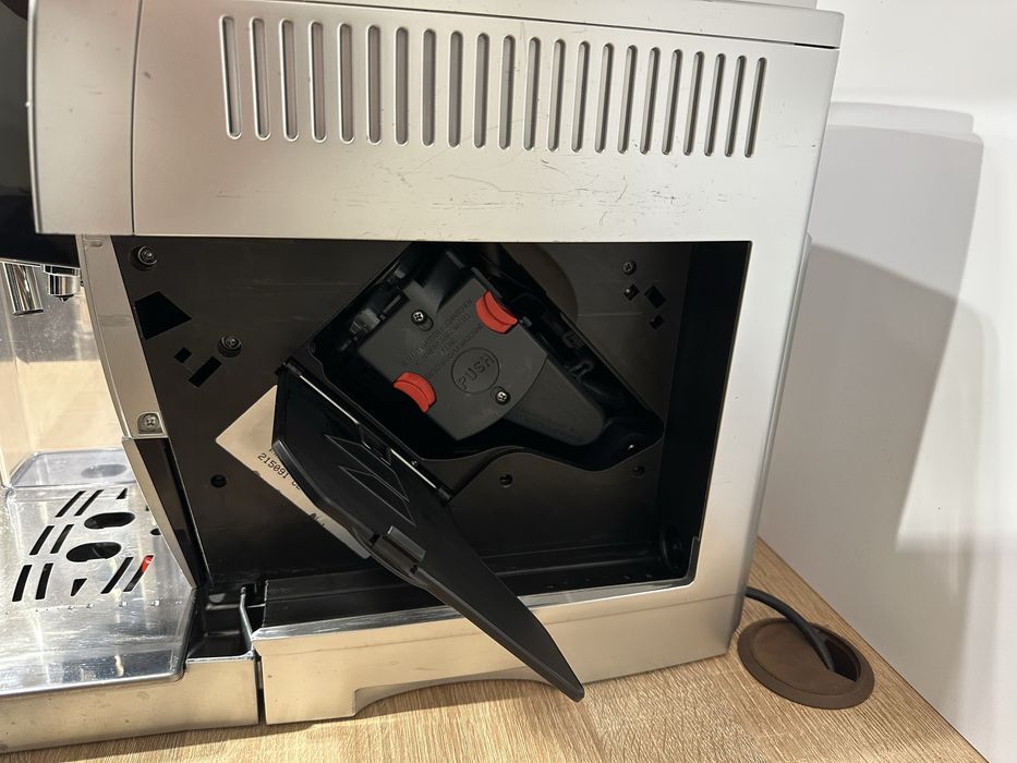 Кавомашина DeLonghi Cappuccino ECAM23