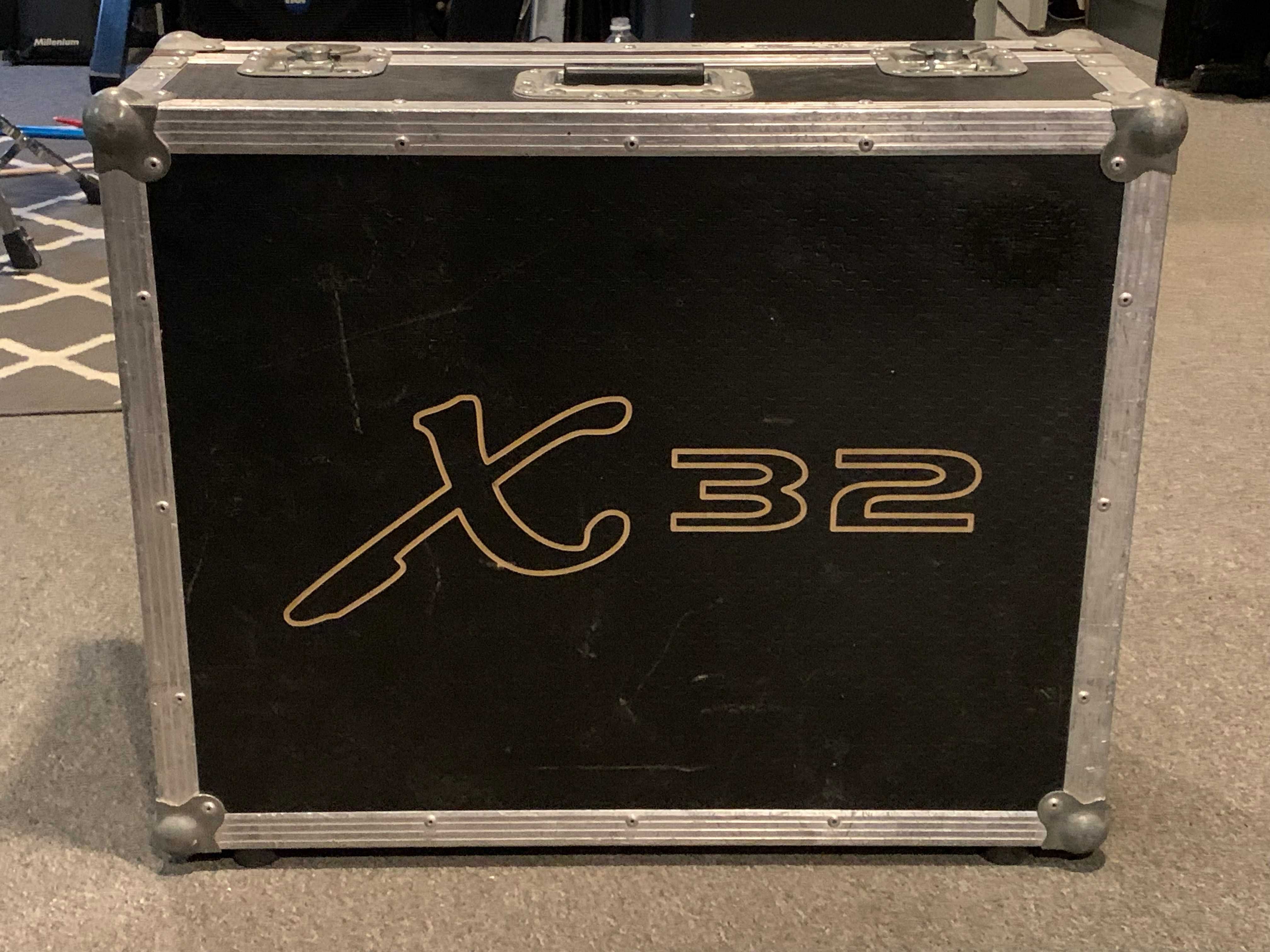 Berhinger X32 Producer + CASE + Klark Teknik DN32-WSG (WAVES) STAN BDB