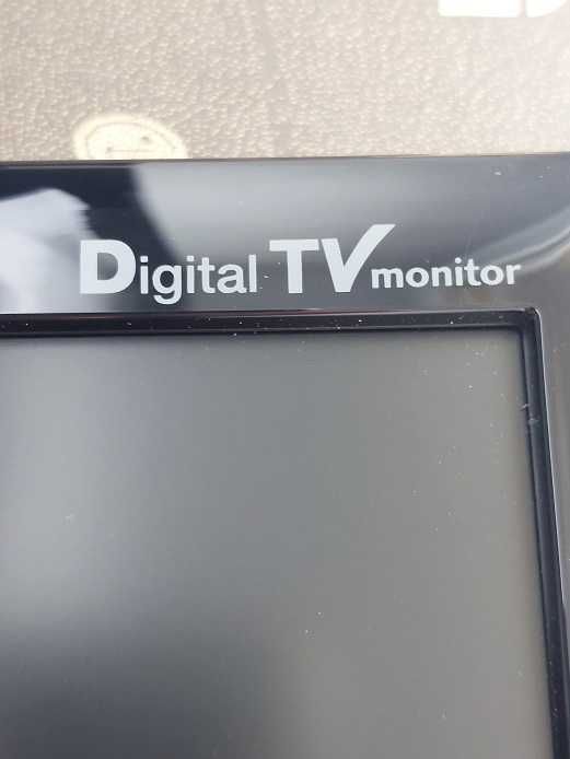 Monitory LG: FLATRON M2094D-PZ 20” i FLATRON E1940S-PN 19” + nawigacja