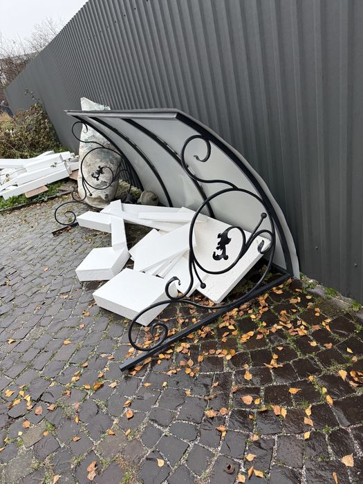 Козирок над вхідні двері