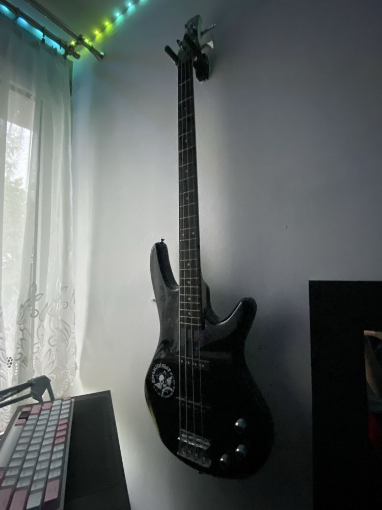 gitara basowa ibanez