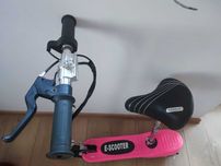Hulajnoga elektryczna z siodełkiem różowa