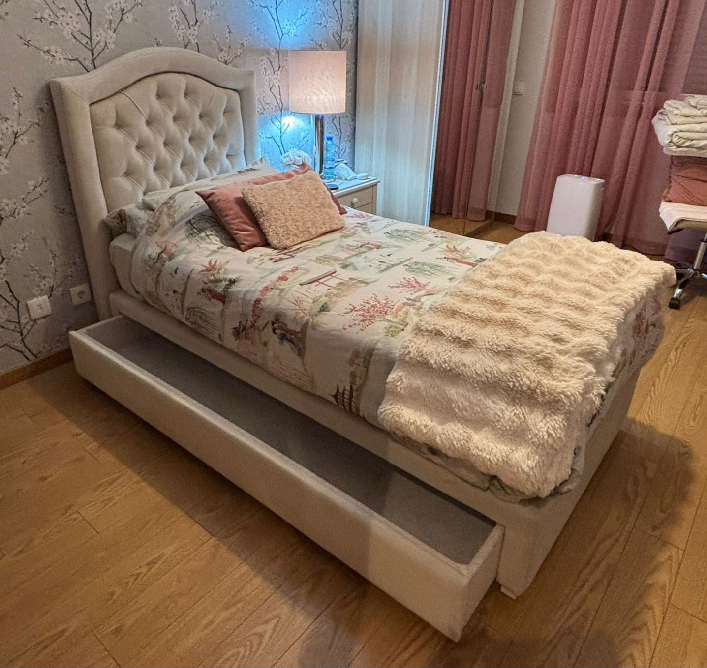 Cama individual com cabeceira e colchão molaflex