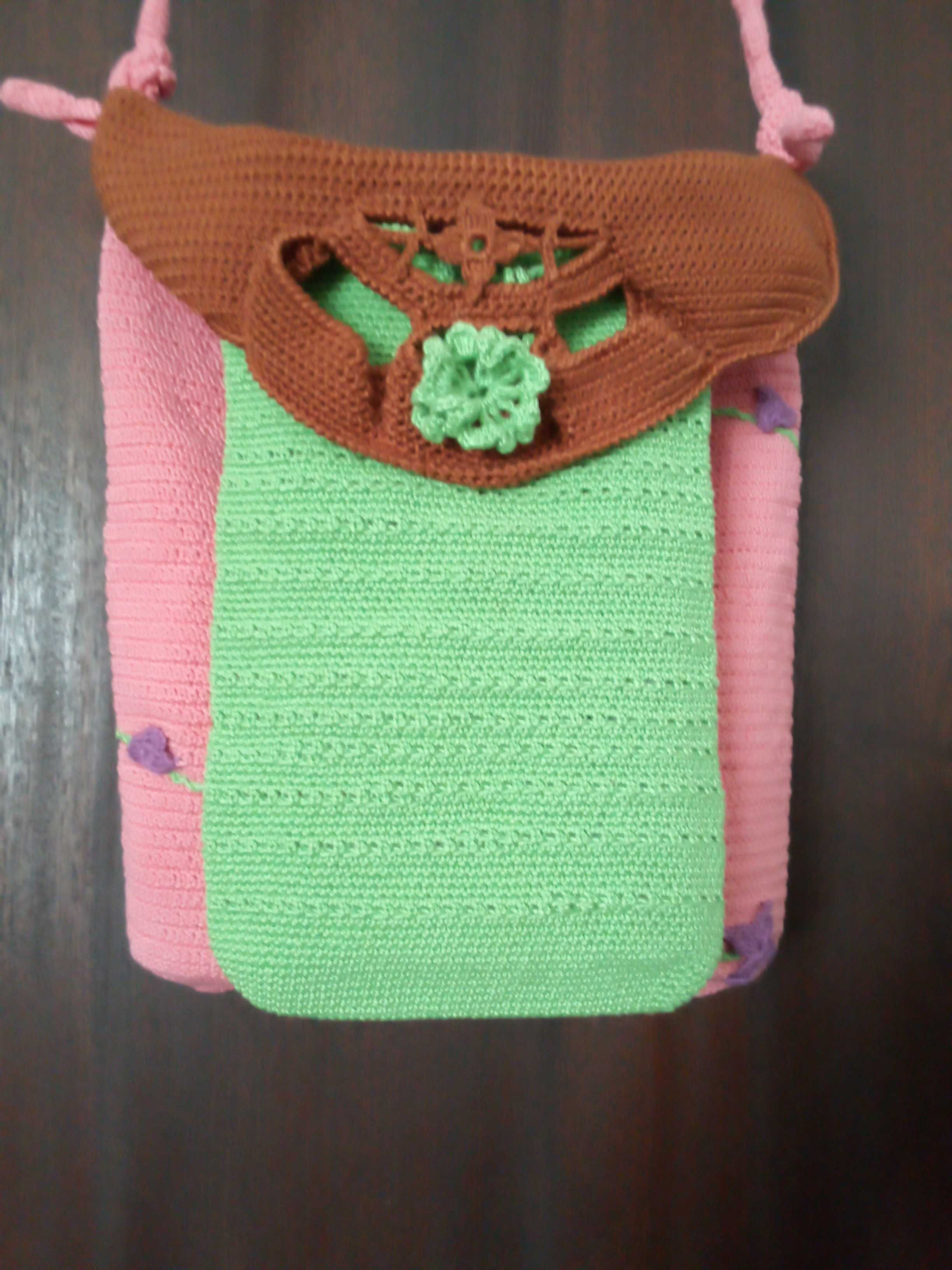 Bolsa de tiracolo em crochet