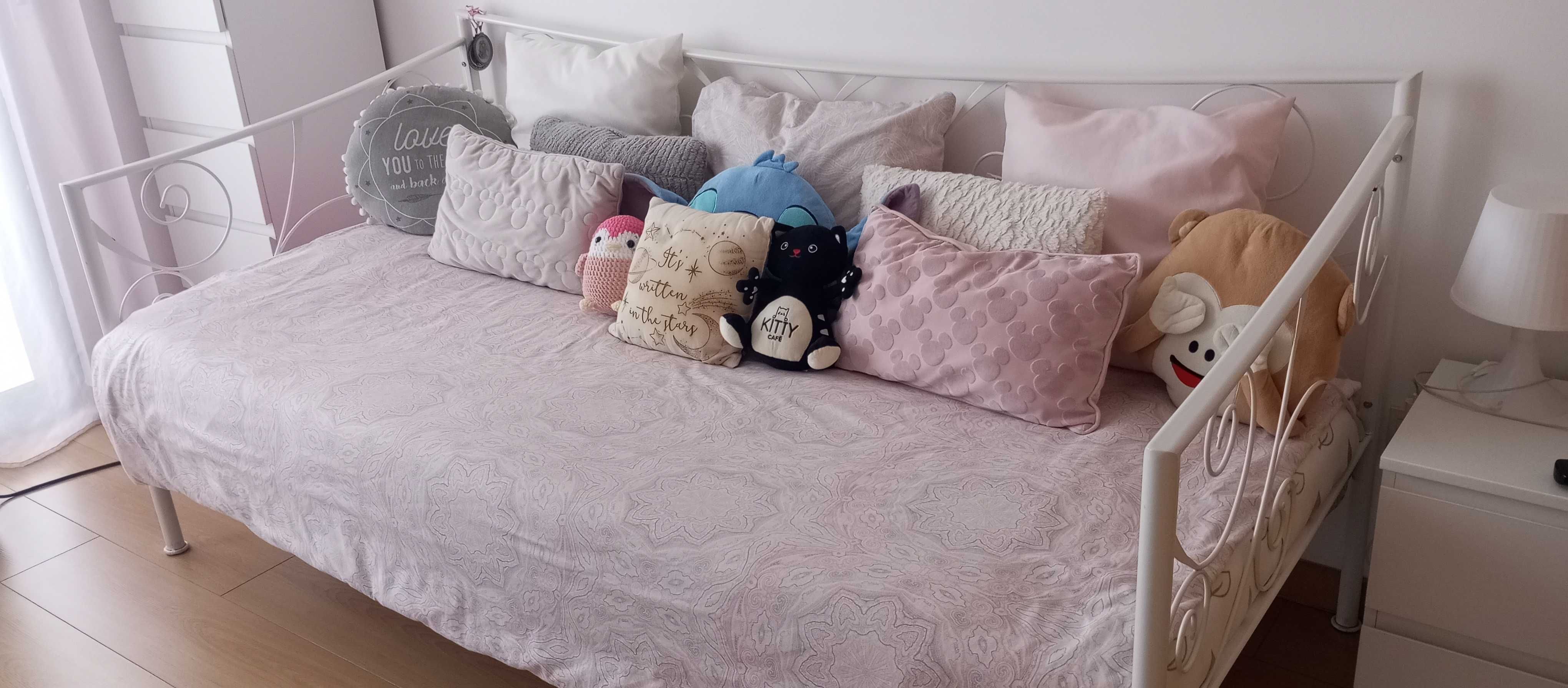 Cama com colchão e Secretária com estante