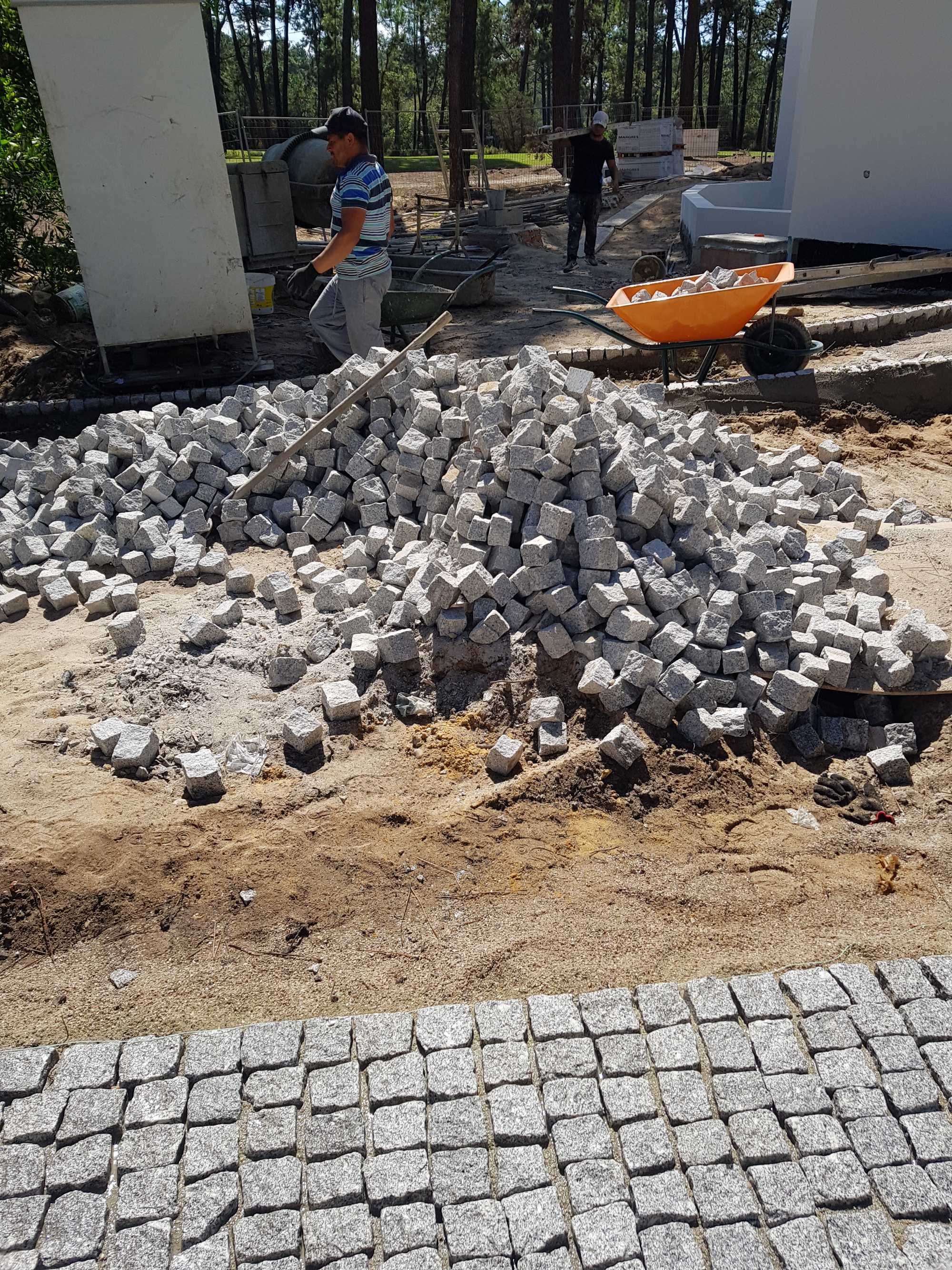 Colocação de calçada portuguesa