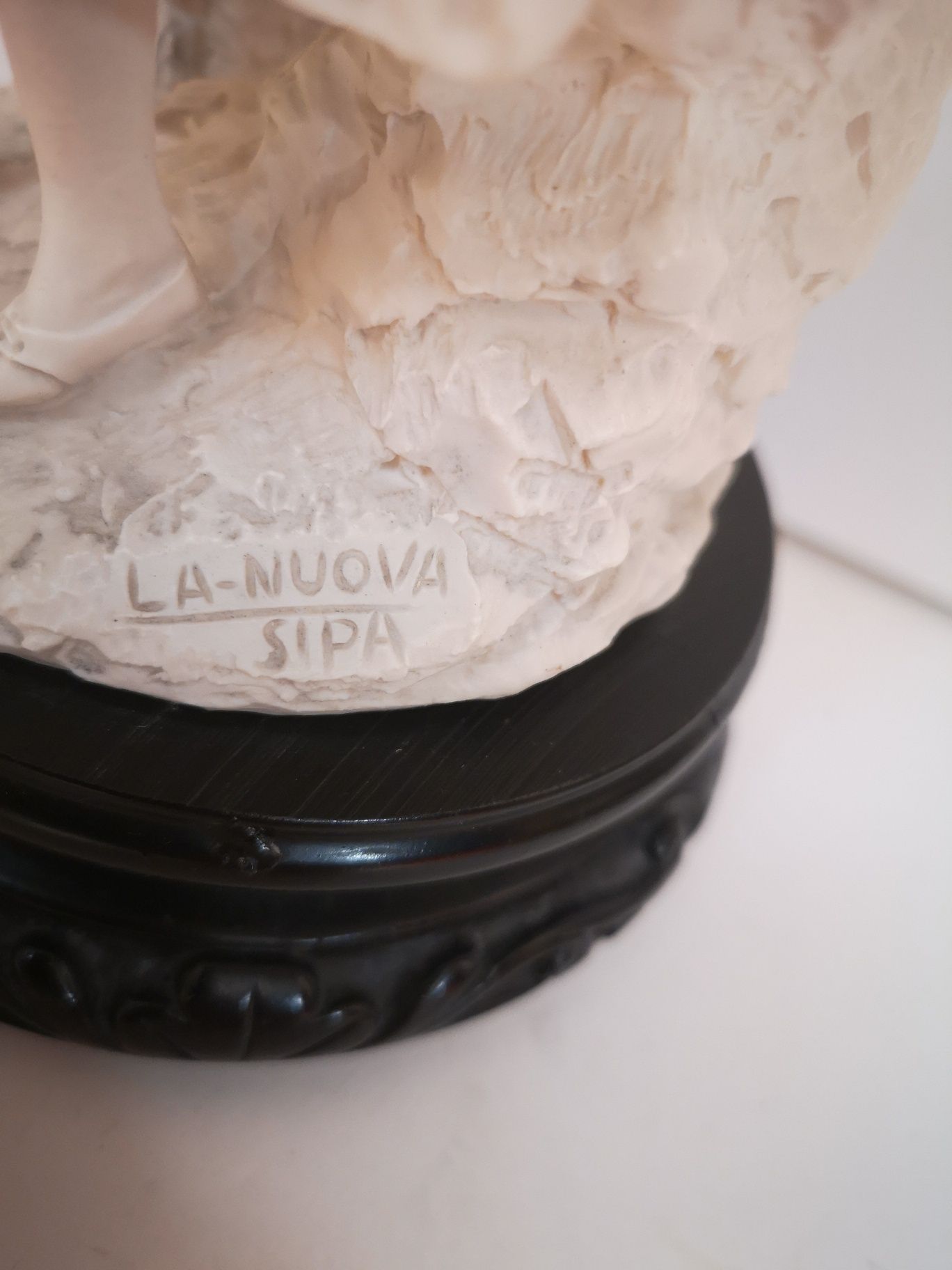 Ceramiczna, włoska figurka dziewczynki z psem LA-NUOVA SIPA