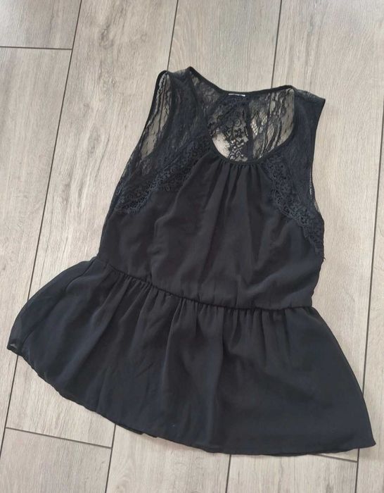 Czarna bluzeczka z baskinką rozmiar S