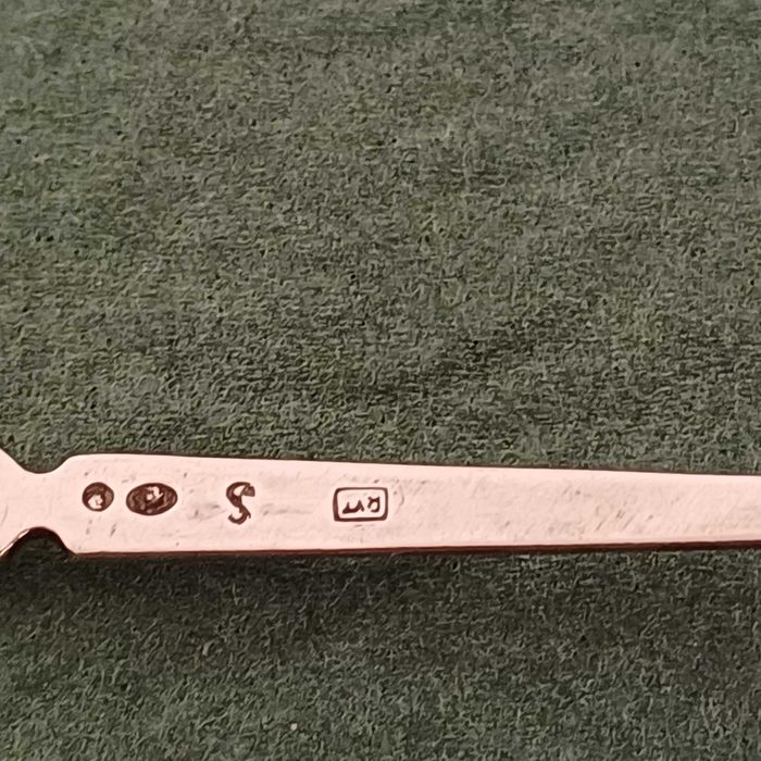 Srebrna łyżeczka.Rytosztuka.