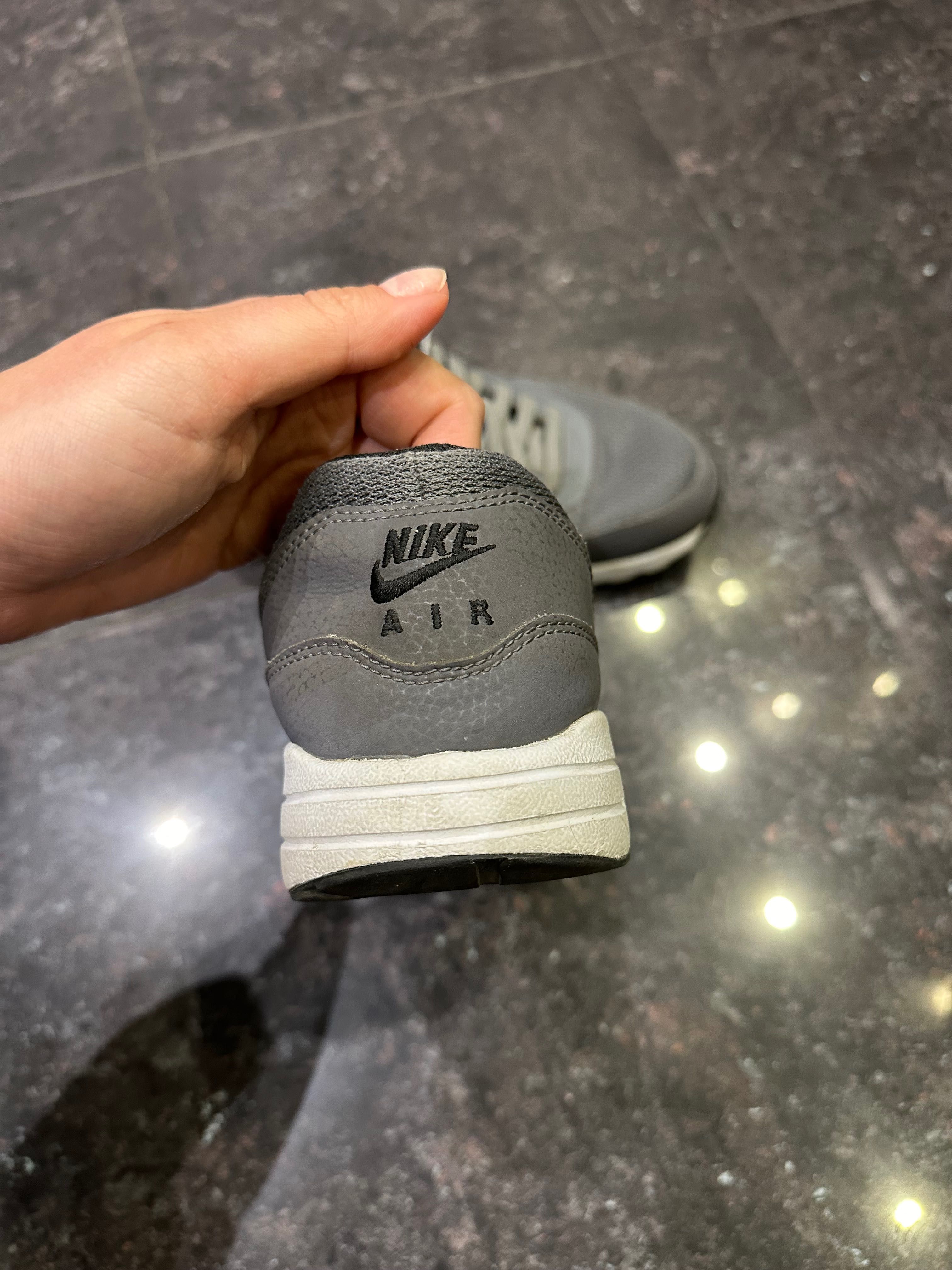 Жіночі кросівки Nike