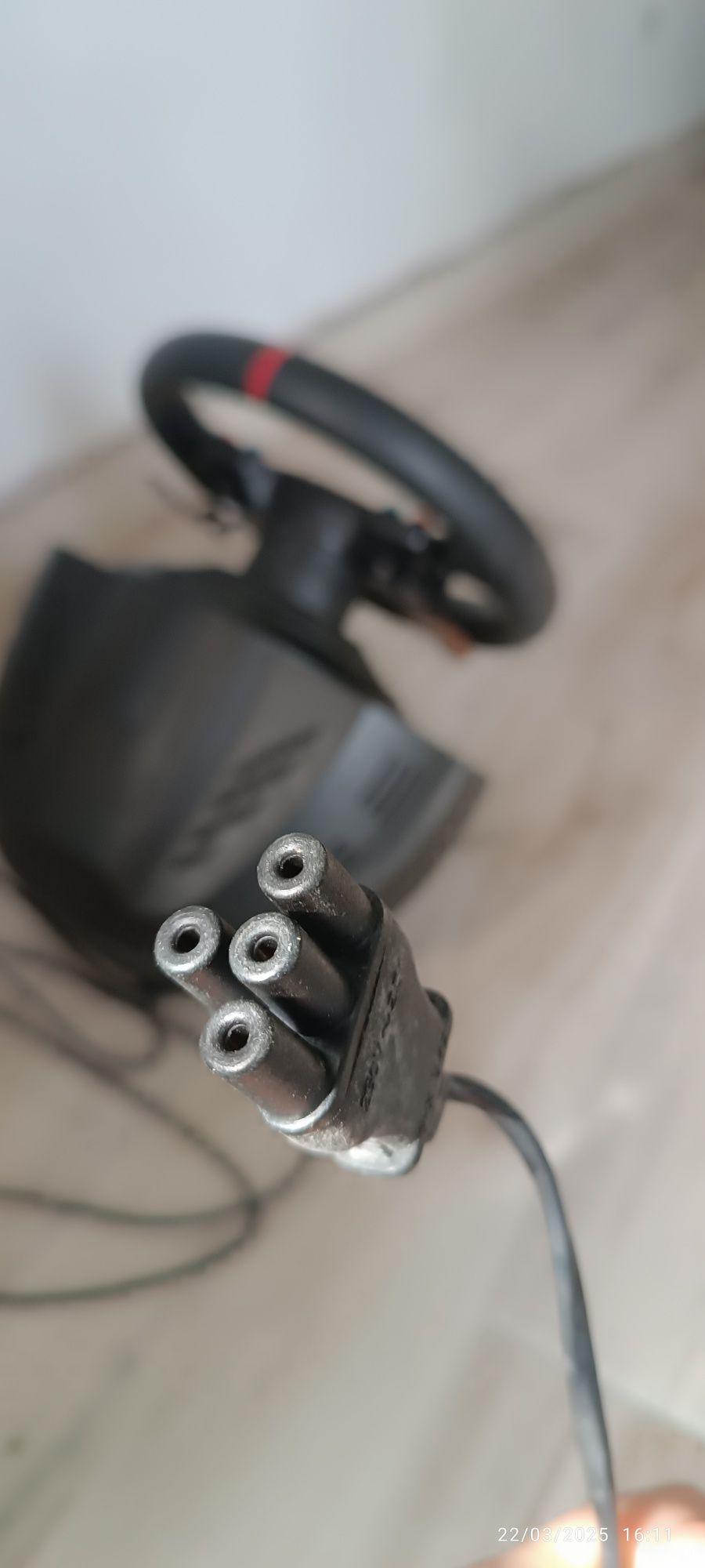 Thrustmaster T300 (Base+Volante)