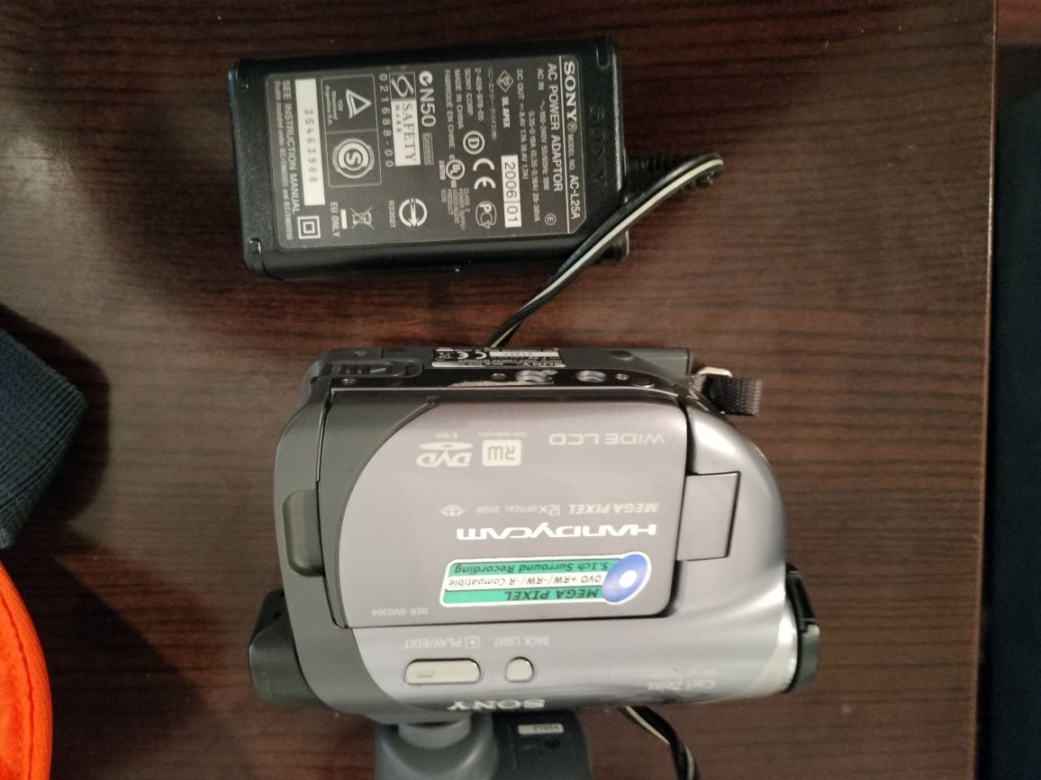 Máquina de Filmar Sony mini DVD  não liga para arranjar com carregador