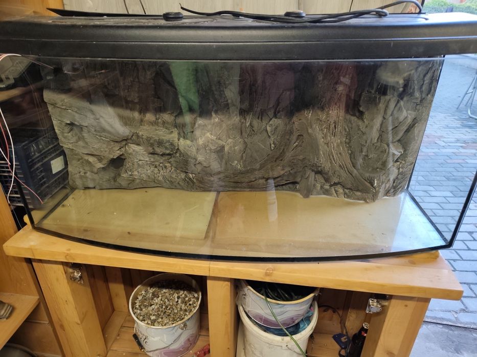 Sprzedam akwarium 240l