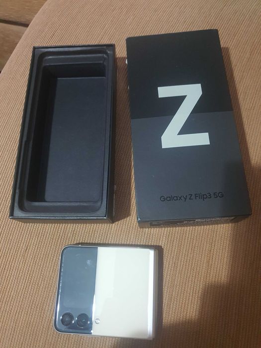 Samsung Galaxy Z Flip 3/5G com ecrã partido