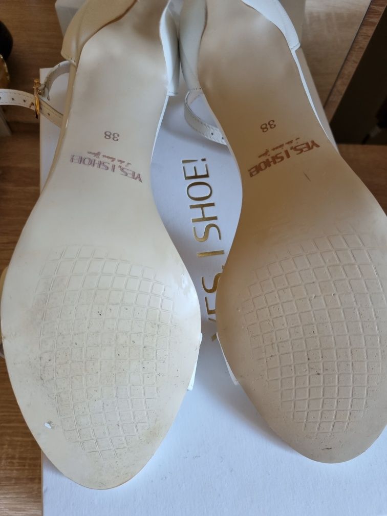 Piękne nowe buty ślubne Yes I Shoe