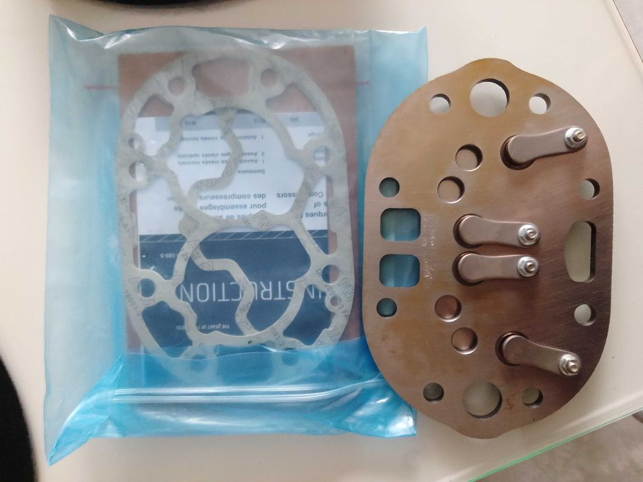 Plyta zaworowa z uszczelka BITZER S4T-5. 2N.DR