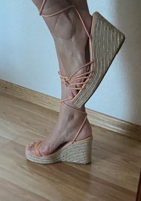 Продам босоніжки