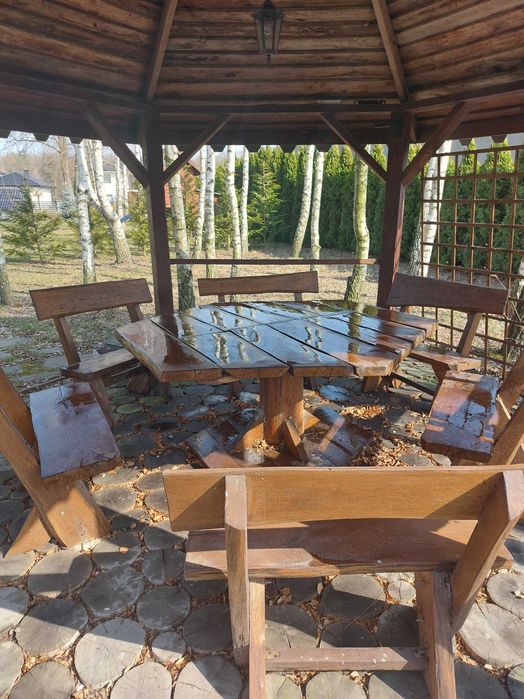 Drewniane meble do altany.