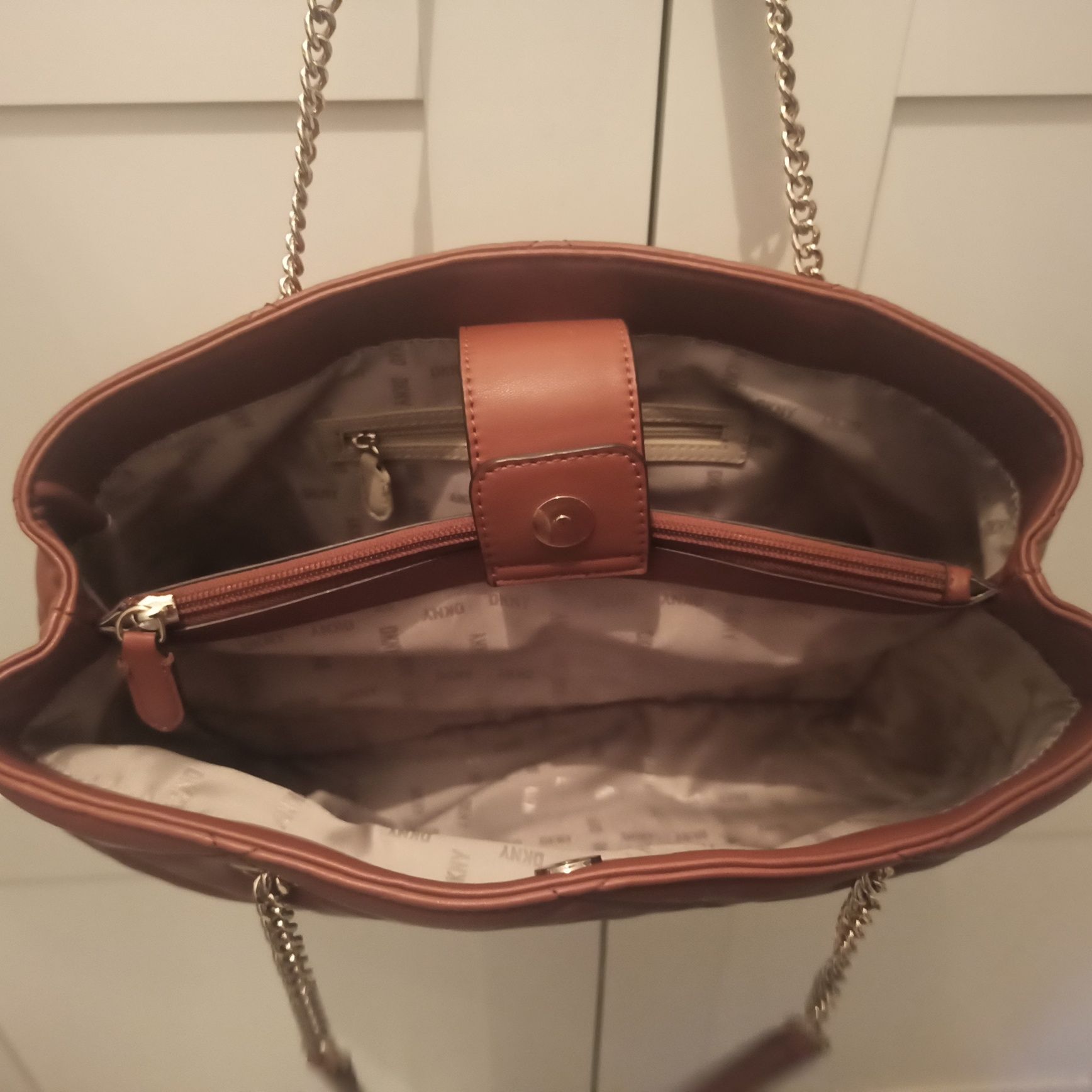 DKNY pikowana karmelowa torebka