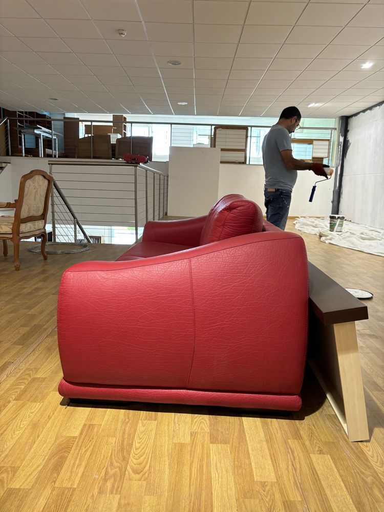 Sofa de pele vermelho