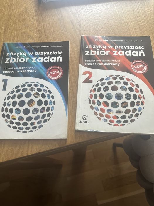 Zbiór zadań z fizyki- zakres rozszerzony