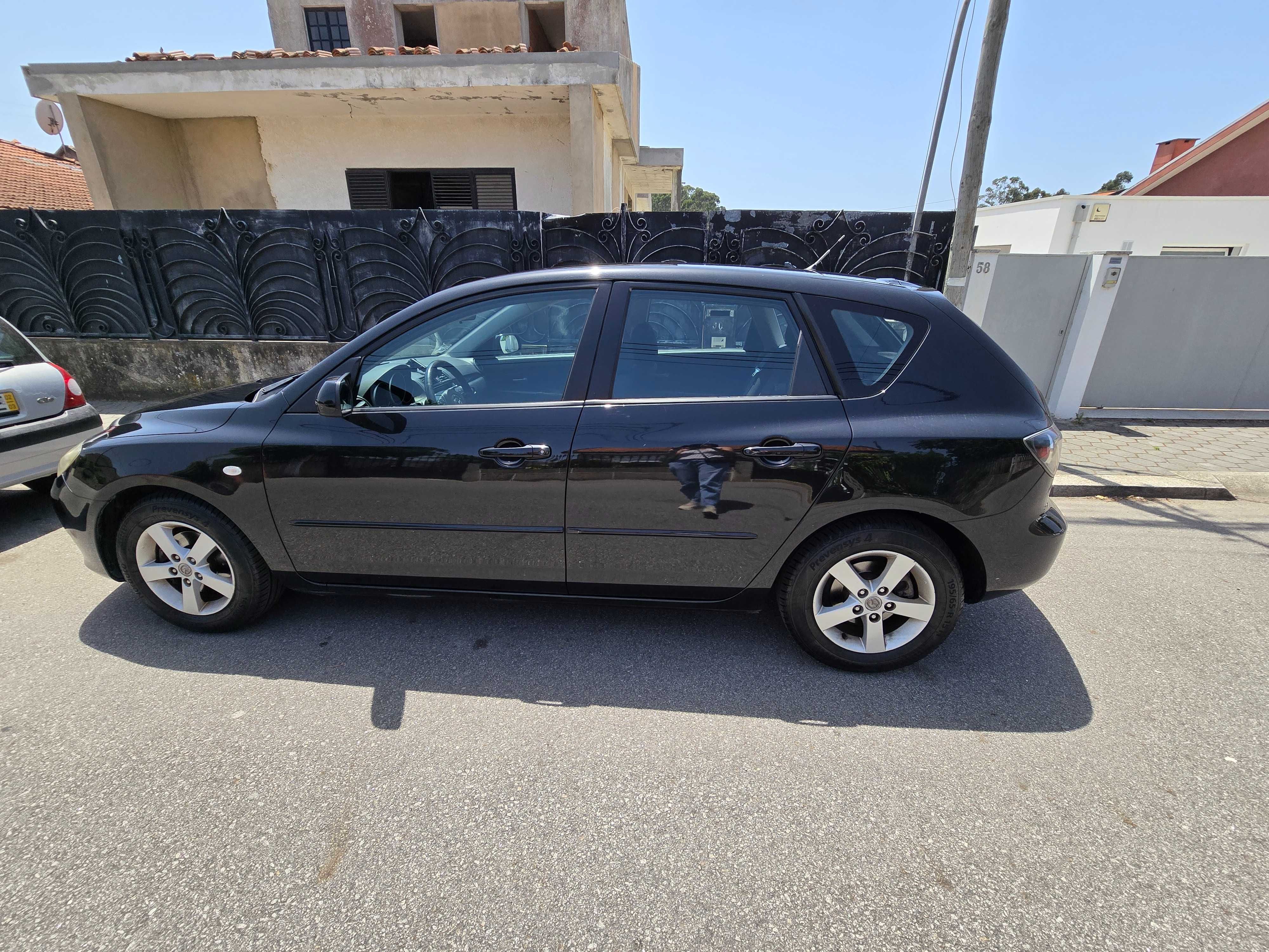 Viatura Mazda 3.